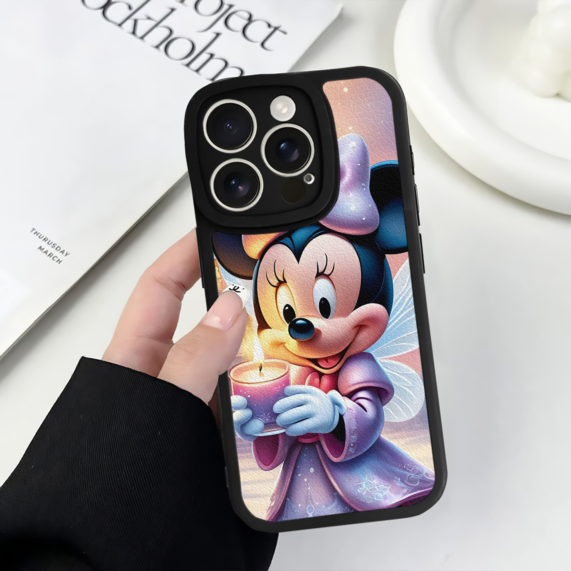 （画像用） ミッキーマウス Mickey Mouse 【iPhone 16シリーズ対応】シリコンスマホケース（レザー調） 材質：シリコン